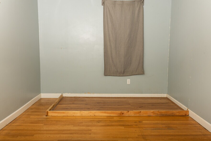 More Photos Of 1007 Smith St, Milton General Retail For Sale