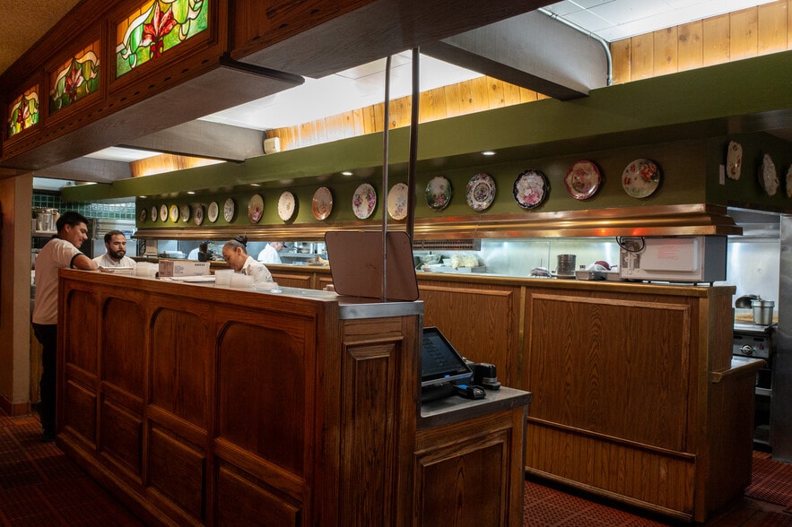 More Photos Of 1800 N Palm Canyon Dr, Palm Springs Restaurant For Sale