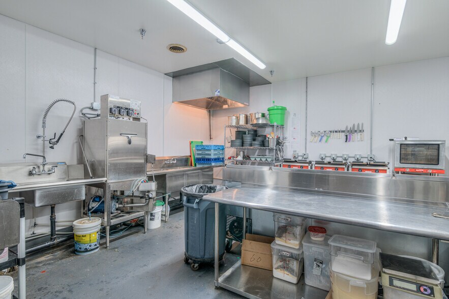 More Photos Of 420 N Main St, Prineville Restaurant For Lease