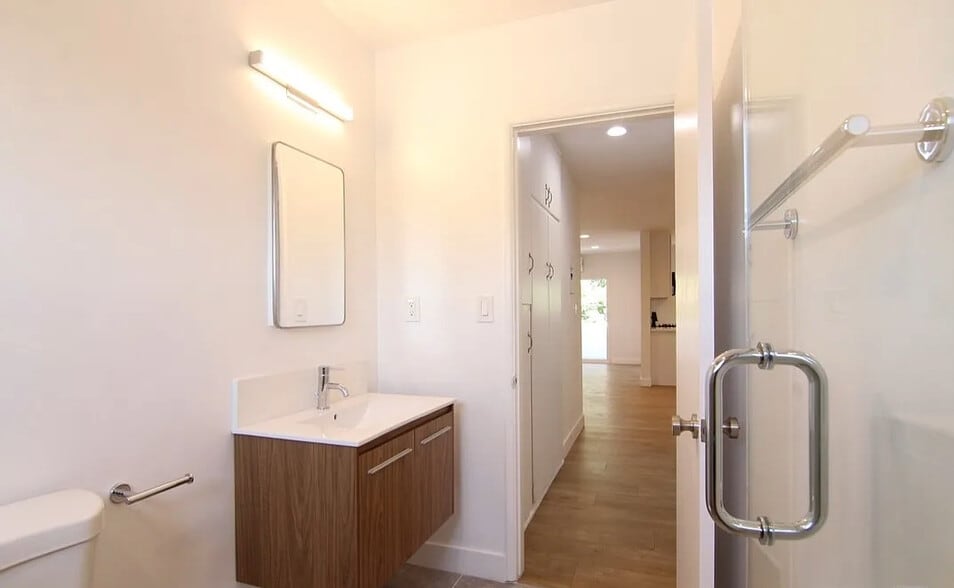 More Photos Of 561 N Sweetzer Ave, Los Angeles Apartments For Sale