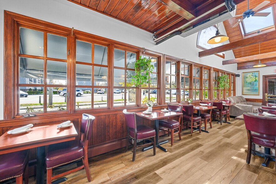 More Photos Of 488 South St, Hyannis Restaurant For Sale