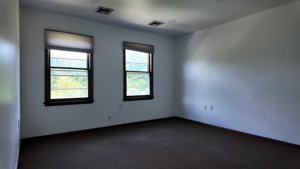 More Photos Of 33 N Main St, Marlboro Office For Lease