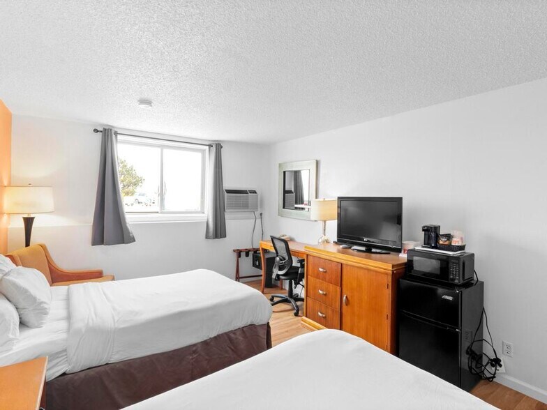 More Photos Of 1419 W 3rd St, Alliance Hotel For Sale