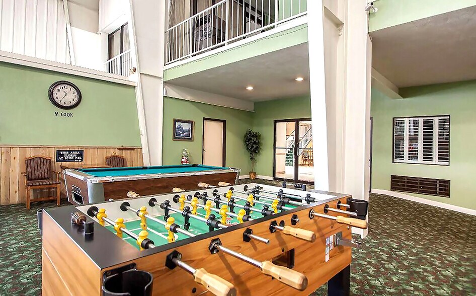 More Photos Of 612 W B St, McCook Hotel For Sale