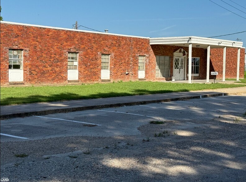 More Photos Of 201 Lee St, Tallulah Apartments For Sale
