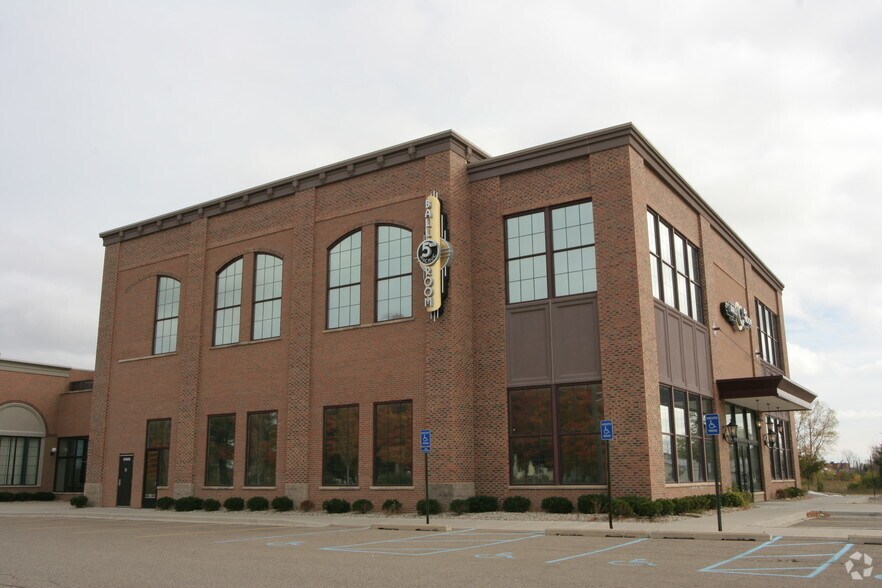 More Photos Of 25750-25780 Novi Rd, Novi Storefront Retail Office For Lease