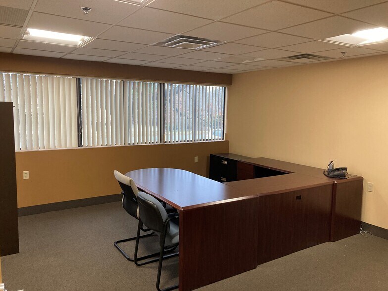 More Photos Of 87-125 Jeffrey Ave, Holliston Light Distribution For Lease