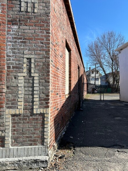 More Photos Of 15 E Farm St, Waterbury Warehouse For Sale