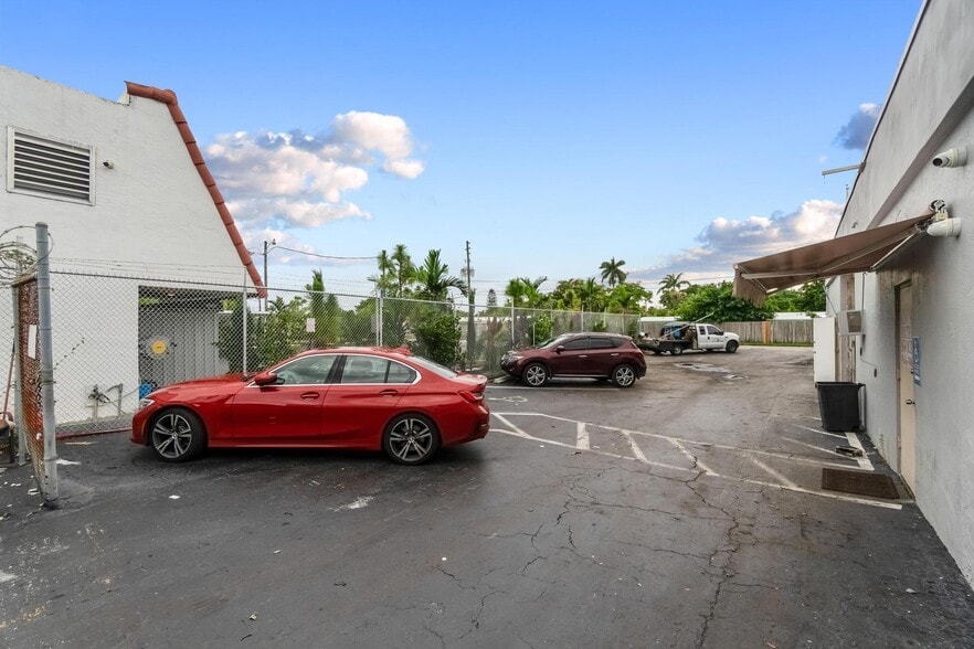 More Photos Of 2111 SW 31st Ave, Hallandale Beach Warehouse For Sale