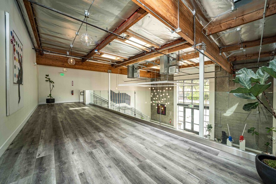 More Photos Of 2001 Saturn St, Monterey Park Light Distribution For Sale