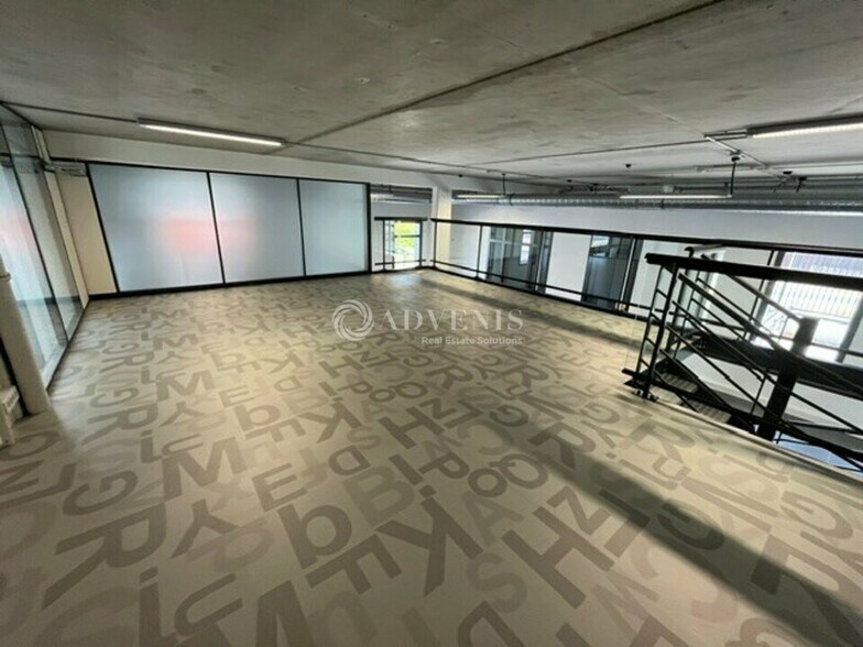 More Photos Of 2 George Sand Rue, Fourqueux Office For Sale