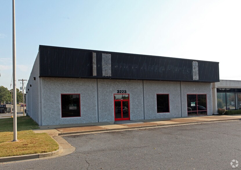 More Photos Of 3223 Austin Peay Hwy, Memphis Freestanding For Lease
