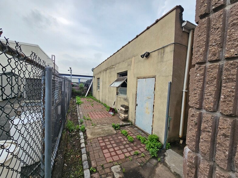 More Photos Of 252-254 Green St, South Hackensack Warehouse For Sale