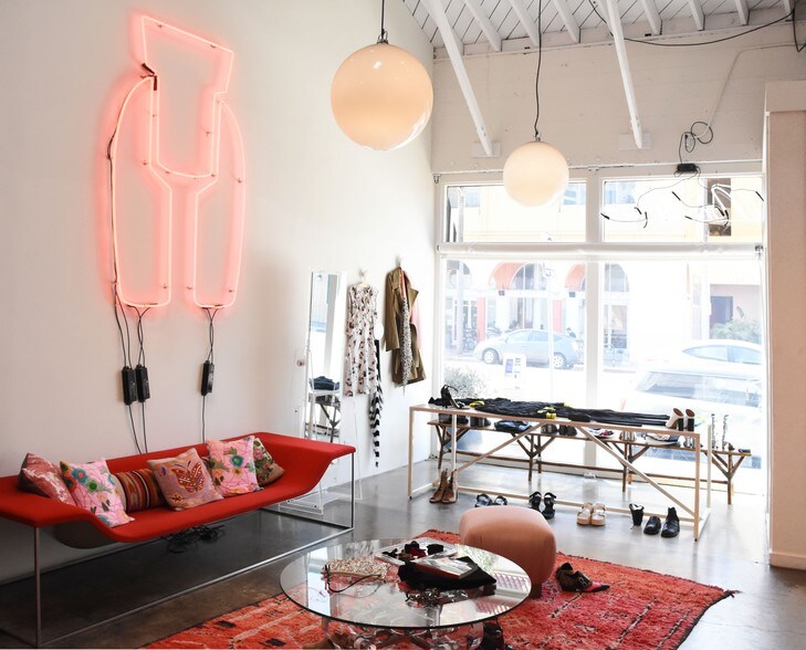 More Photos Of 210-226 Main St, Venice Storefront Retail Office For Lease