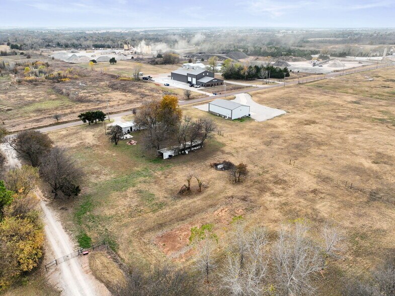 More Photos Of 1725 NE 16th St, Newcastle Warehouse For Sale