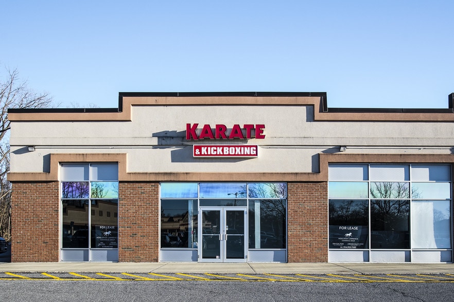 More Photos Of 982-986 Main St, Fishkill Unknown For Lease