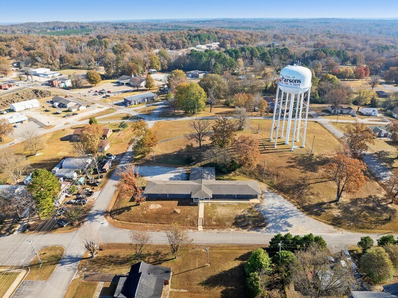 More Photos Of 105 Kentucky Ave S, Parsons Light Distribution For Sale