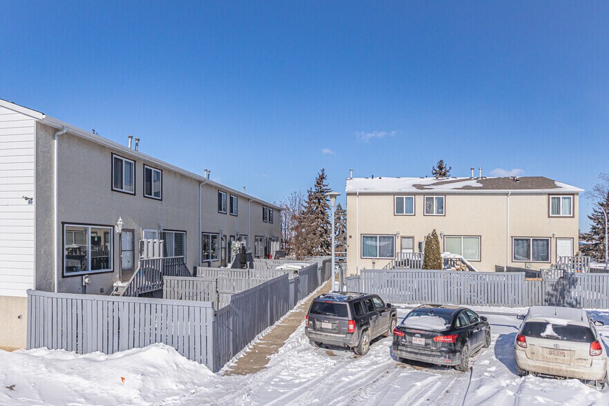More Photos Of 101-111 Lee Ridge & 149-153 Melbourne Rd NW, Edmonton Apartments For Sale