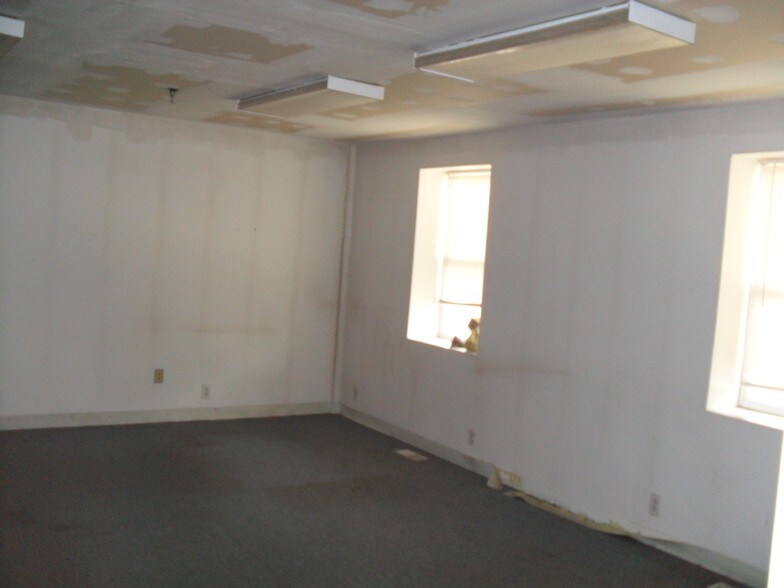 More Photos Of 508 Digiulian Blvd, Glen Burnie Warehouse For Sale