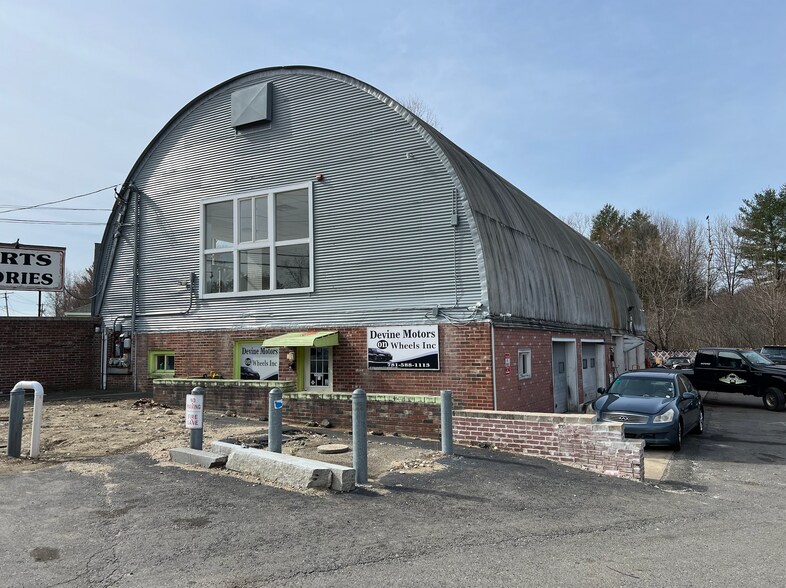 More Photos Of 29 Bridge St, Pelham Auto Dealership For Lease