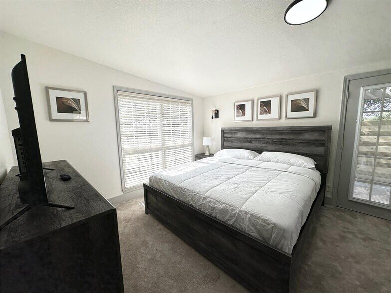 More Photos Of 22100 FM 150 W, Driftwood Office For Sale