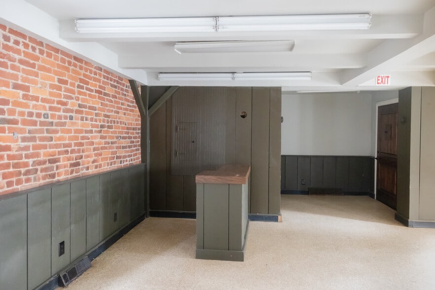 More Photos Of 30 E Main St, Webster Storefront Retail Residential For Lease