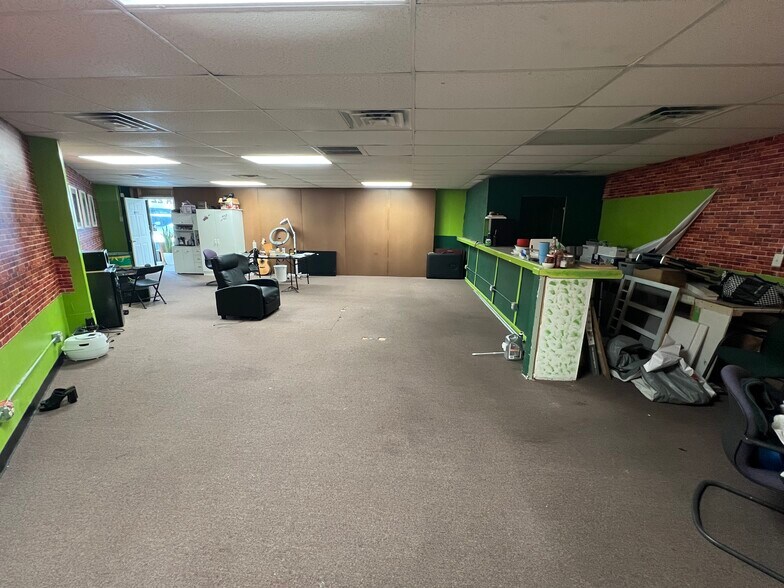 More Photos Of 5745-5759 Beney Rd, Jacksonville Unknown For Lease