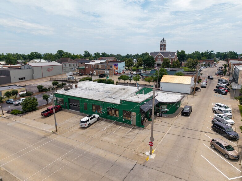 More Photos Of 119 N Jackson St, Perryville General Retail For Sale