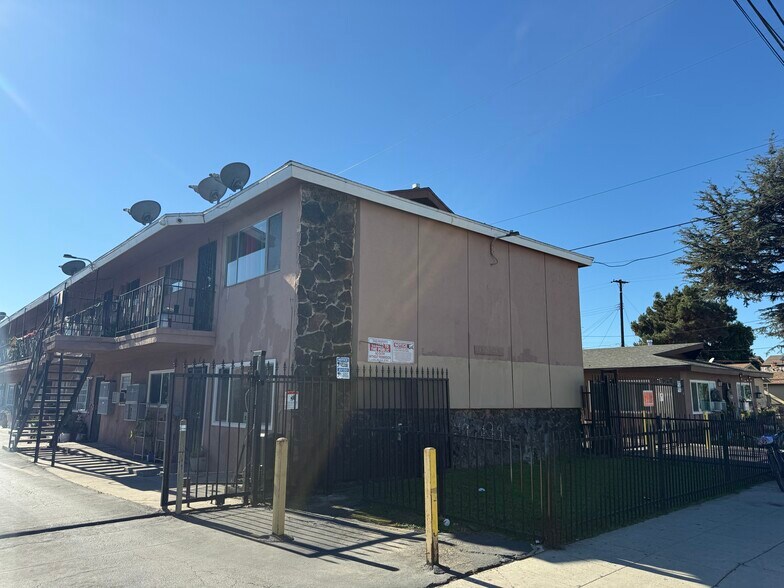 Primary Photo Of 4434-4436 Clara St, Cudahy Apartments For Sale