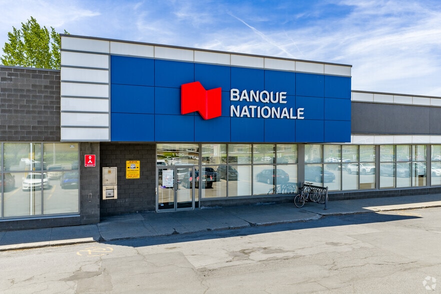 More Photos Of 1110-1146 Boul Marcel-Laurin, Saint-Laurent Storefront For Lease