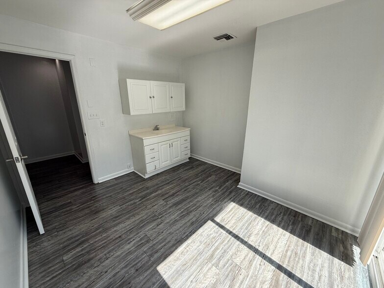 More Photos Of 4302-4306 S Claiborne Ave, New Orleans, Ln, New Orleans General Retail For Lease
