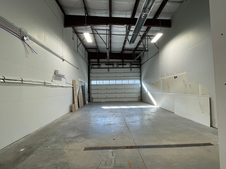 More Photos Of 3000 Airport Dr, Erie Light Manufacturing For Sale