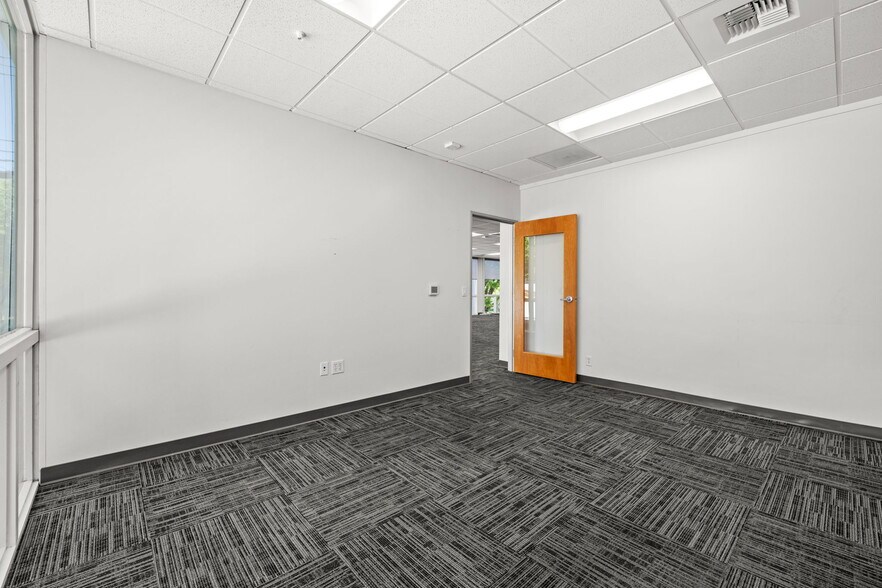 More Photos Of 2431 Capitol Ave, Sacramento Loft Creative Space For Lease