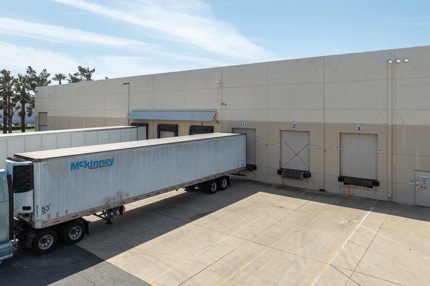 More Photos Of 8675 Rochester Ave, Rancho Cucamonga Warehouse For Lease