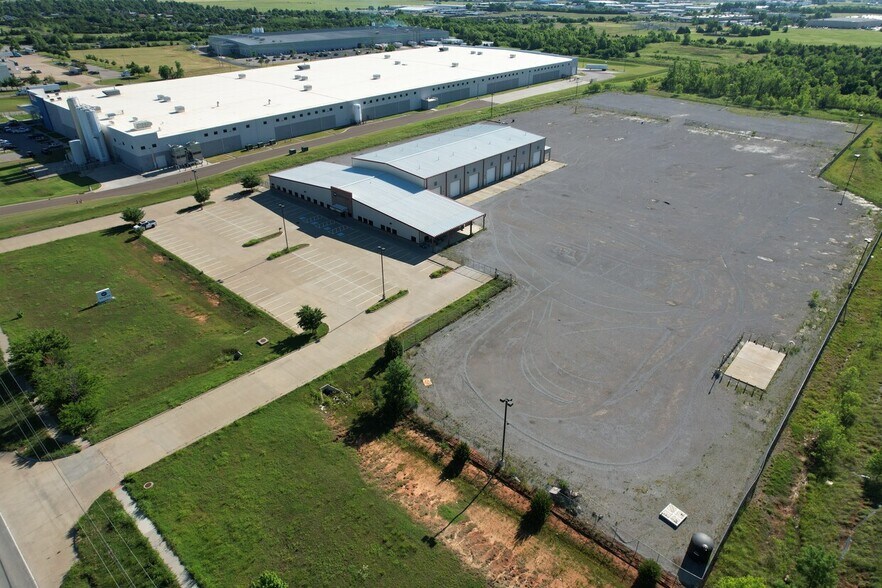More Photos Of 220 N Sara Rd, Oklahoma City Service For Lease