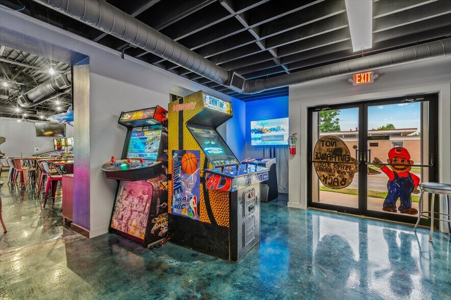 More Photos Of 622 SE Frank Phillips Blvd, Bartlesville Restaurant For Sale