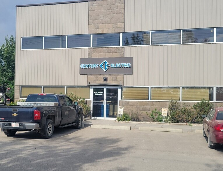 More Photos Of 5555 51st Ave SE, Calgary Warehouse For Sale