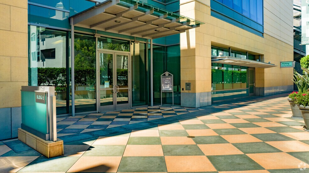 More Photos Of 15301 Ventura Blvd, Sherman Oaks Coworking Space