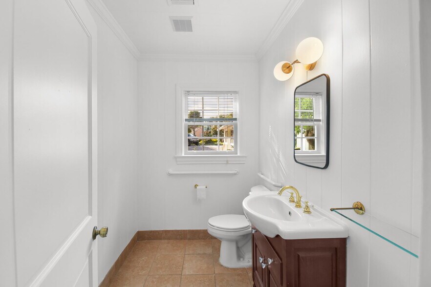 More Photos Of 300 SE Detroit Ave, Stuart Office For Lease