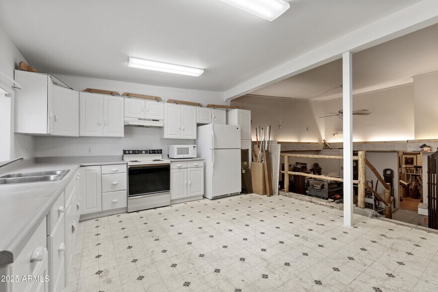 More Photos Of 1008 N Main St, Cottonwood General Retail For Sale
