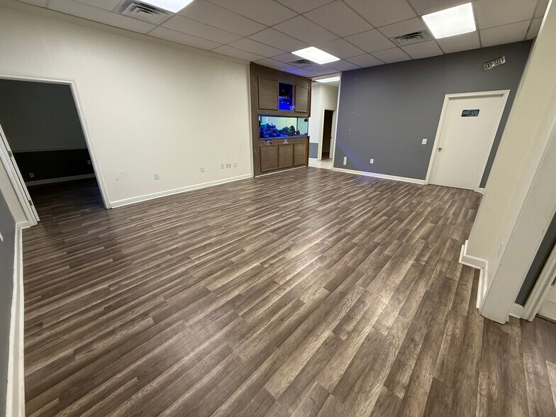 More Photos Of 18025 W Little York Rd, Katy Industrial For Lease