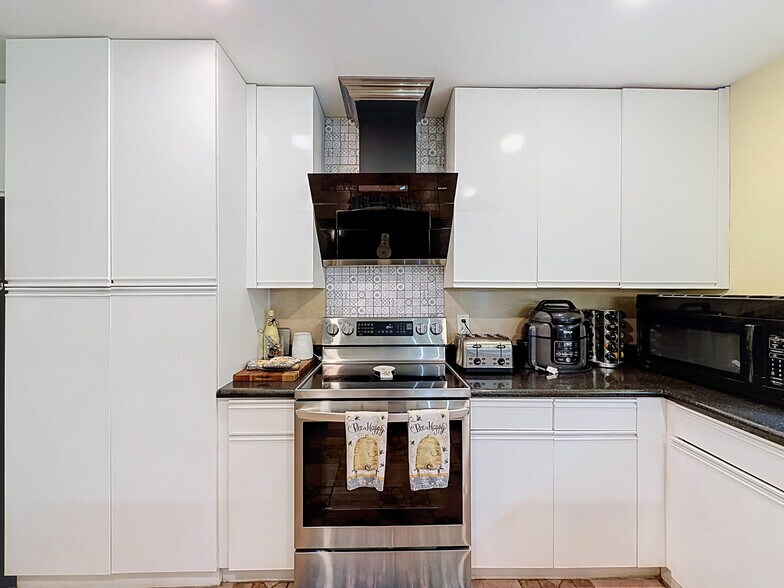 More Photos Of 26311 Willow St, Brooksville Specialty For Sale