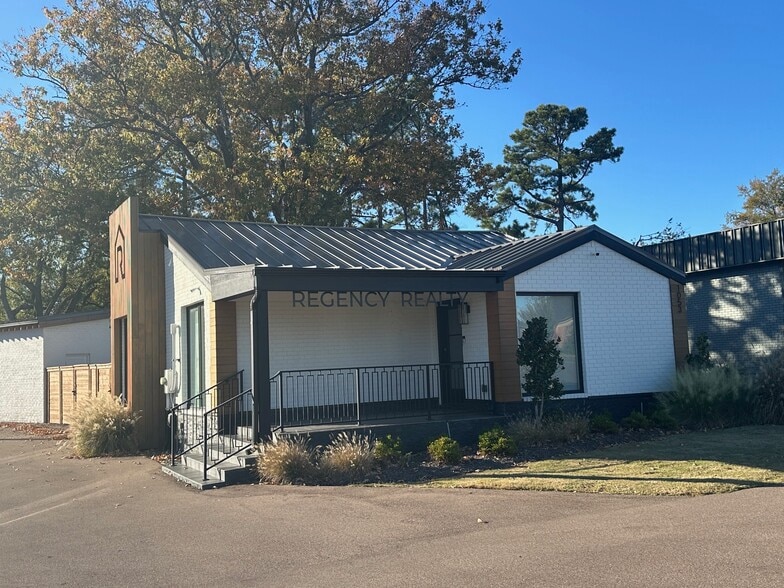 More Photos Of 1053 Oakhaven Rd, Memphis Office Residential For Sale