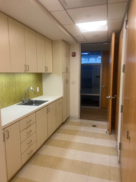 More Photos Of 807 William Hilton Pky, Hilton Head Island Unknown For Lease