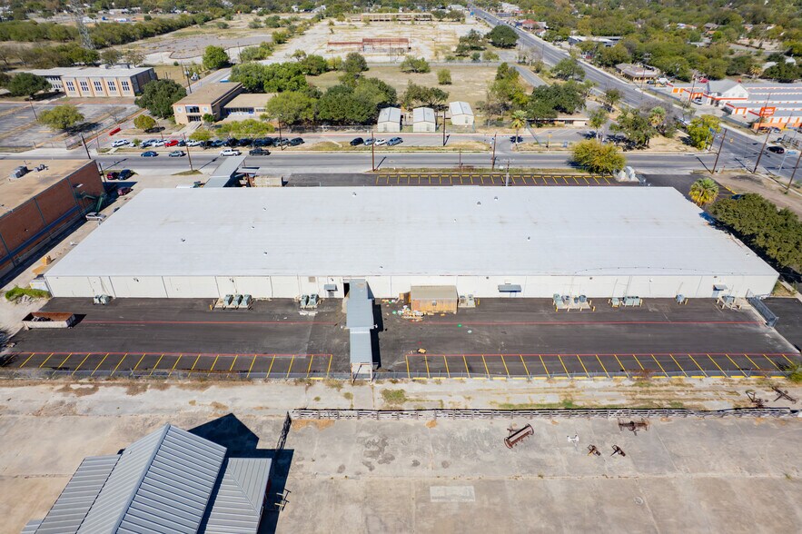 More Photos Of 5101 S Zarzamora St, San Antonio Manufacturing For Lease