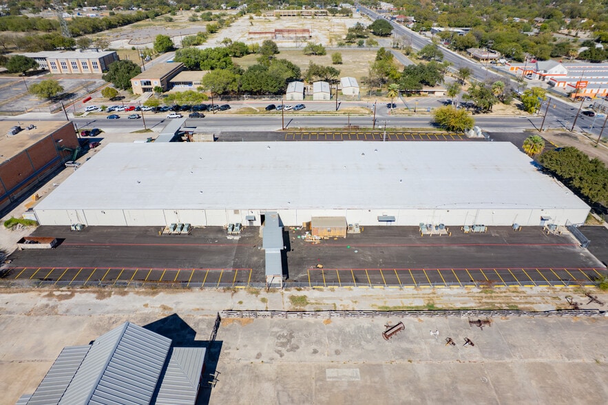 More Photos Of 5101 S Zarzamora St, San Antonio Manufacturing For Lease