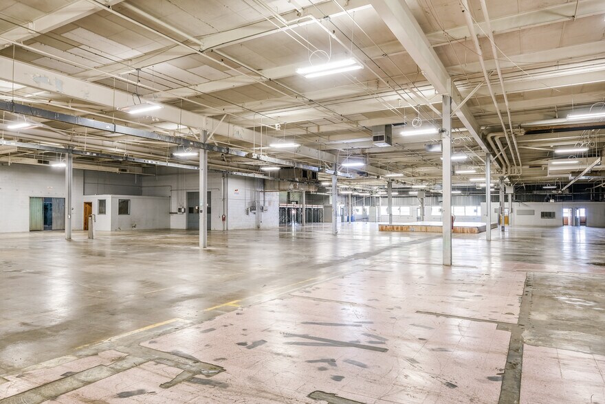 More Photos Of 5500 N Sharon Amity Rd, Charlotte Manufacturing For Lease