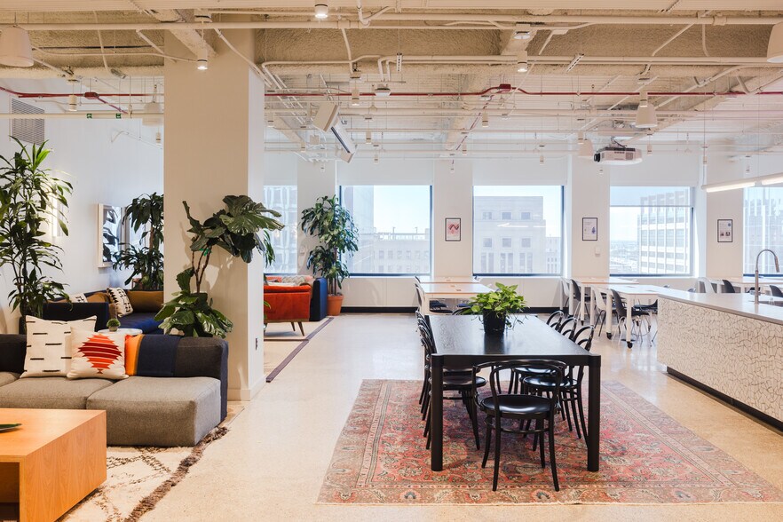 More Photos Of 222 S Riverside Plz, Chicago Coworking Space