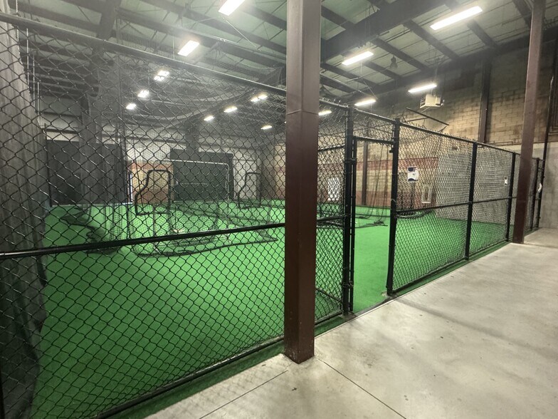More Photos Of 1537 Campus Dr, Warminster Township Warehouse For Lease