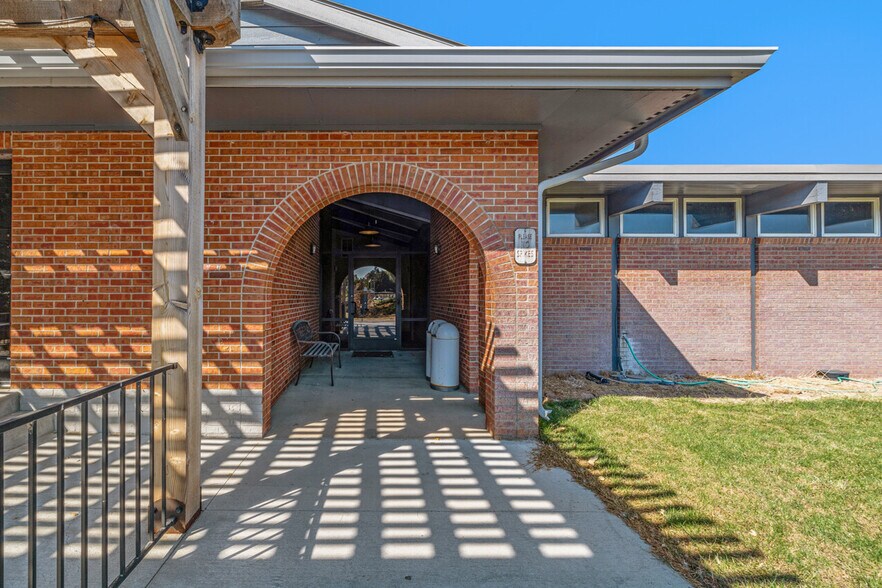 More Photos Of 4552 Gilliland Dr, Kimball Restaurant For Sale